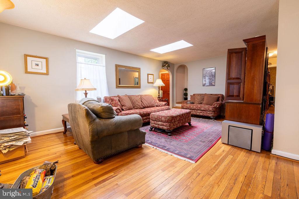 121 Riverview Ave