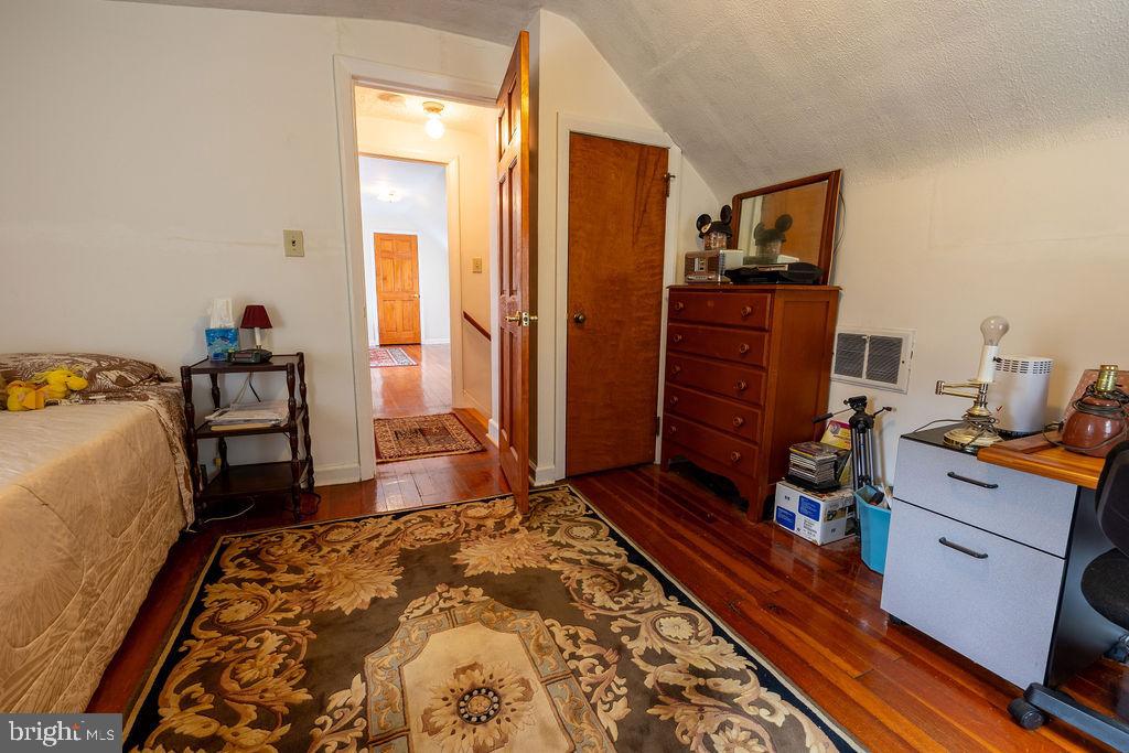 121 Riverview Ave