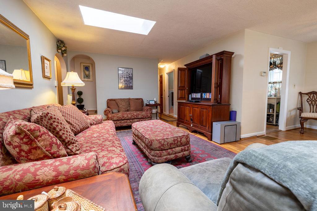 121 Riverview Ave