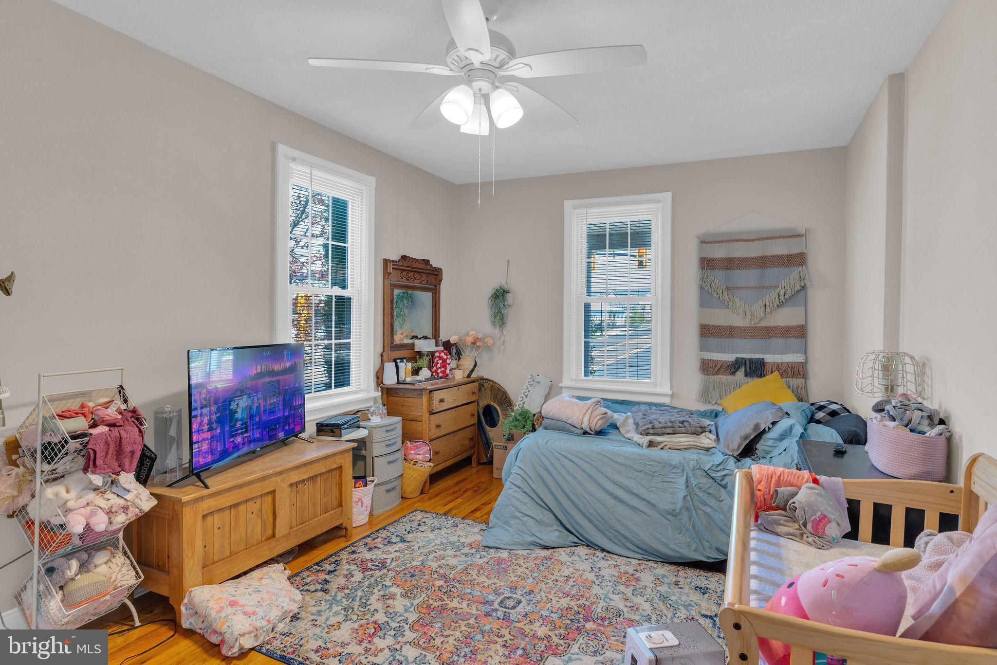128 N Main St