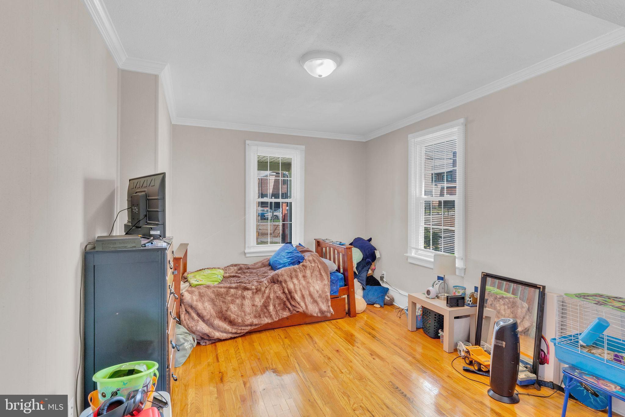 128 N Main St