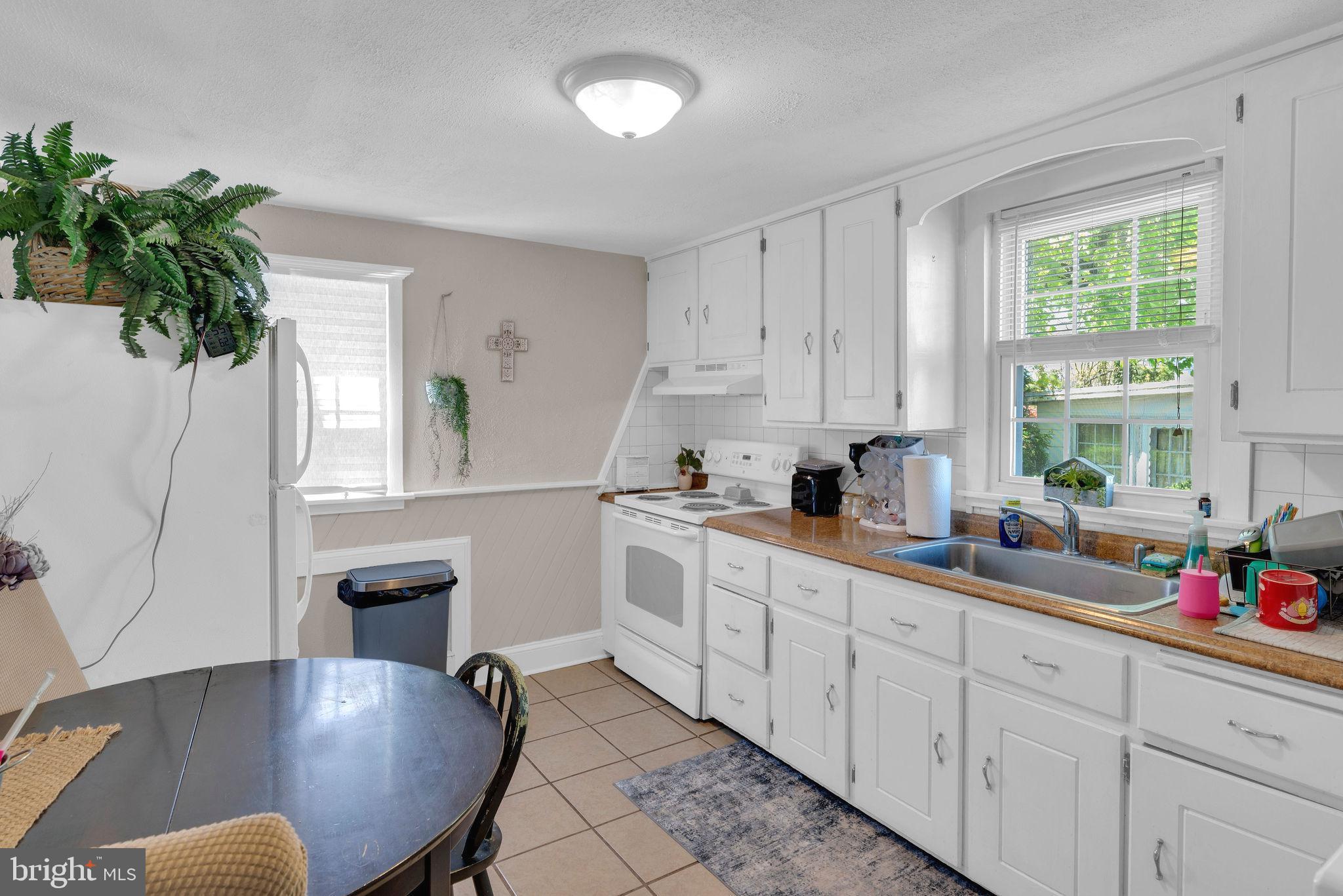 128 N Main St