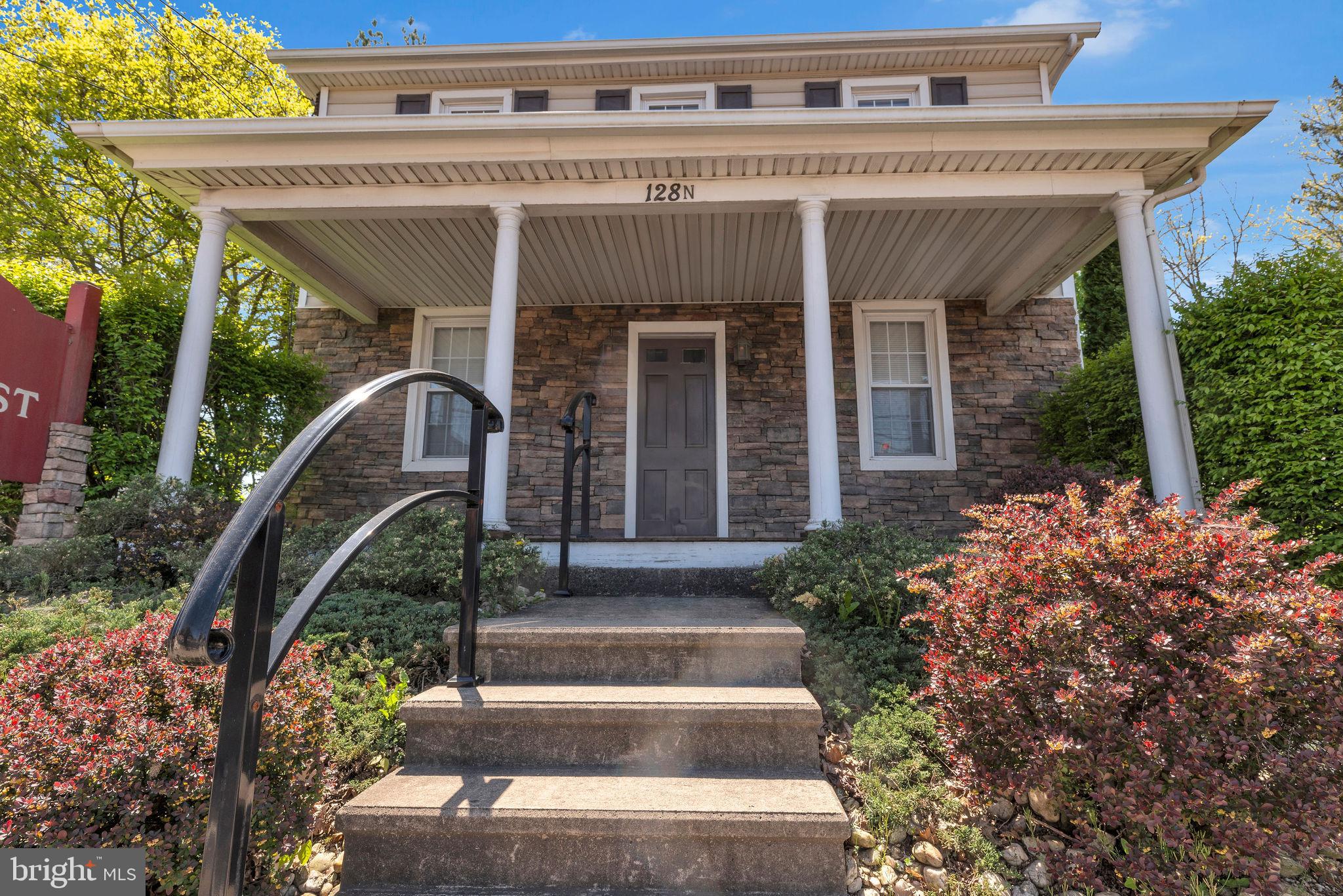 128 N Main St
