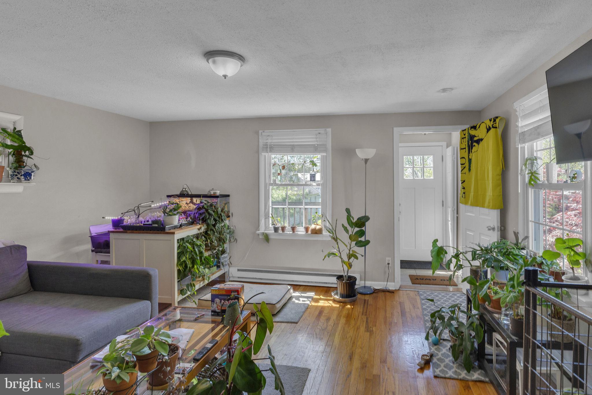 128 N Main St
