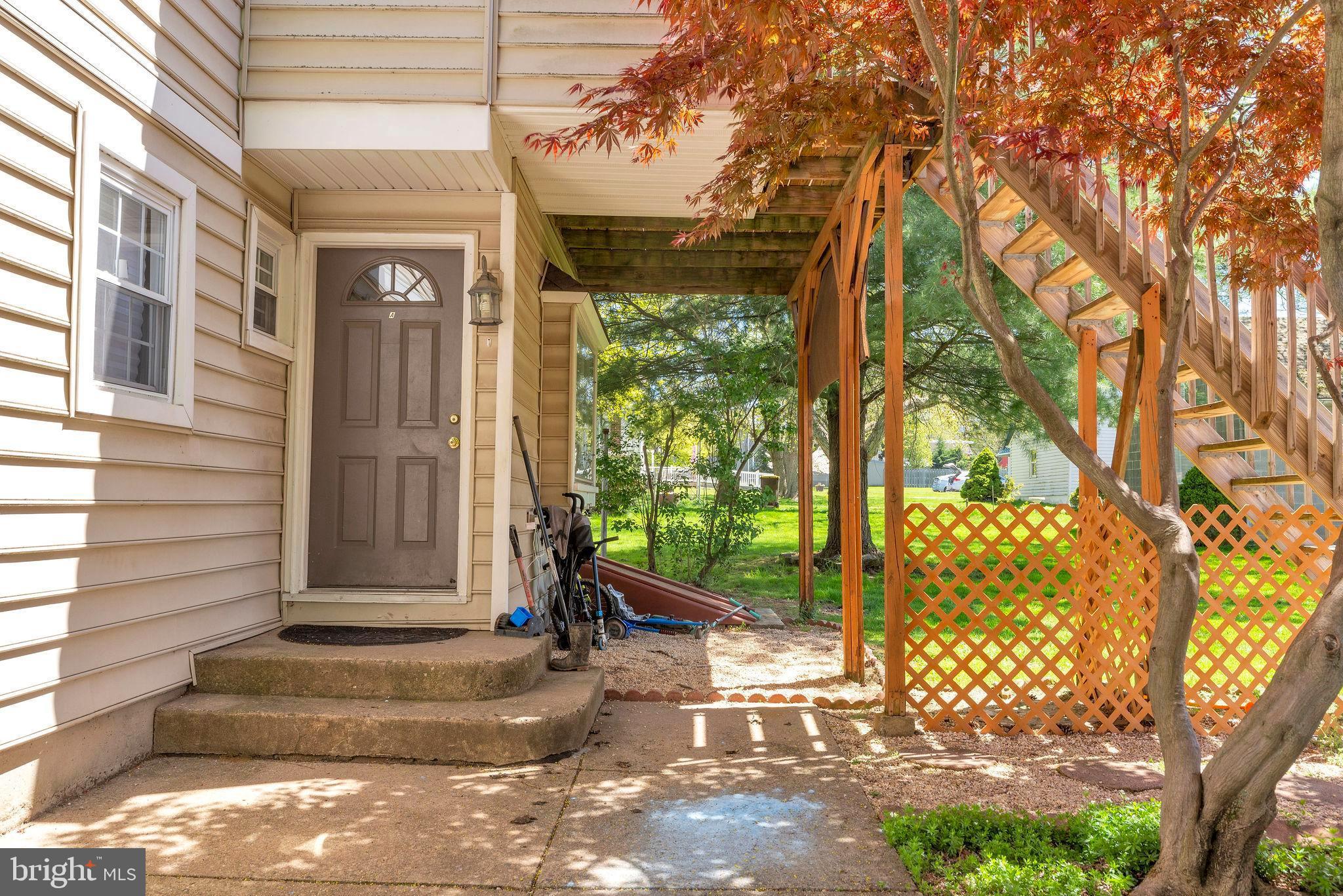 128 N Main St