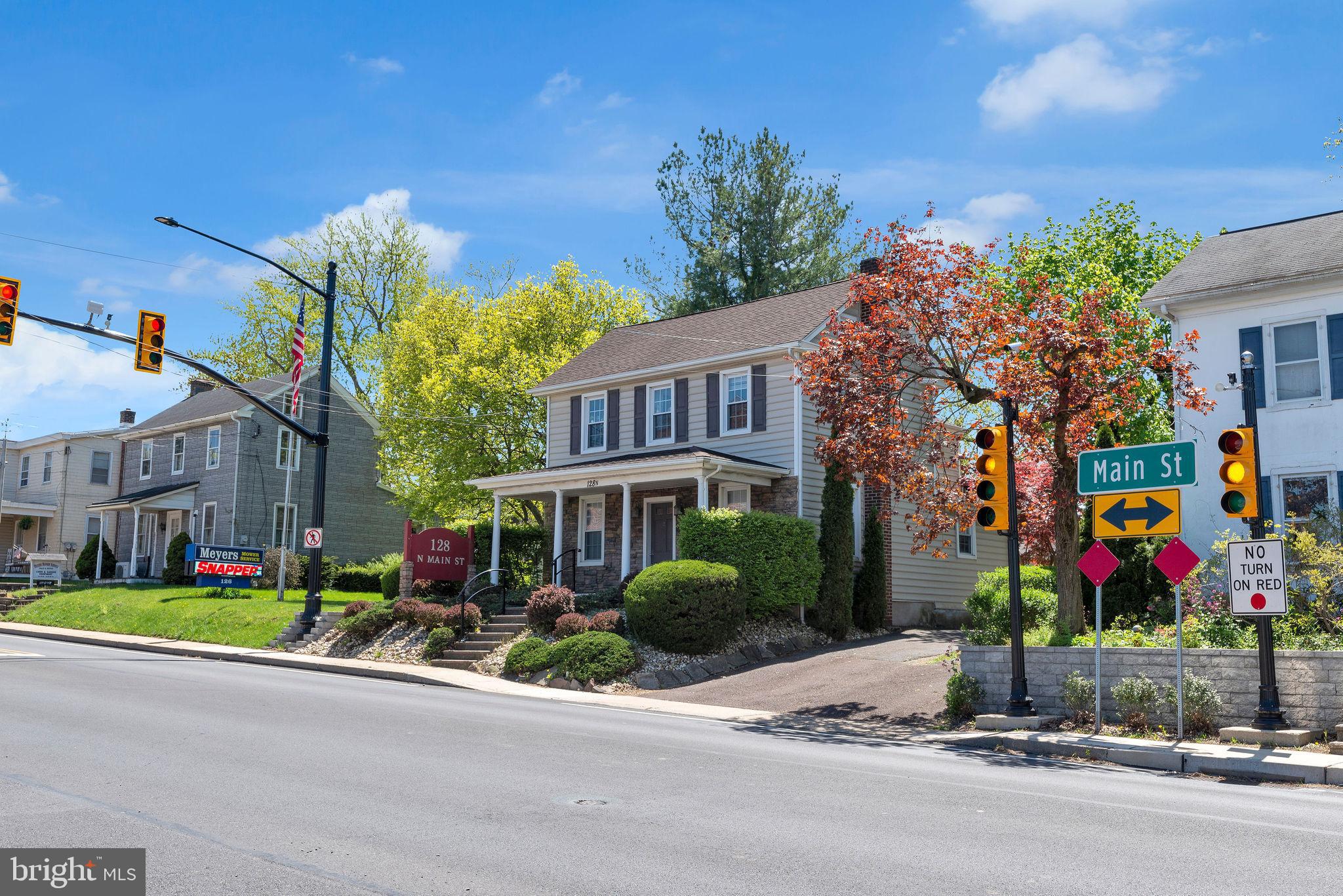 128 N Main St