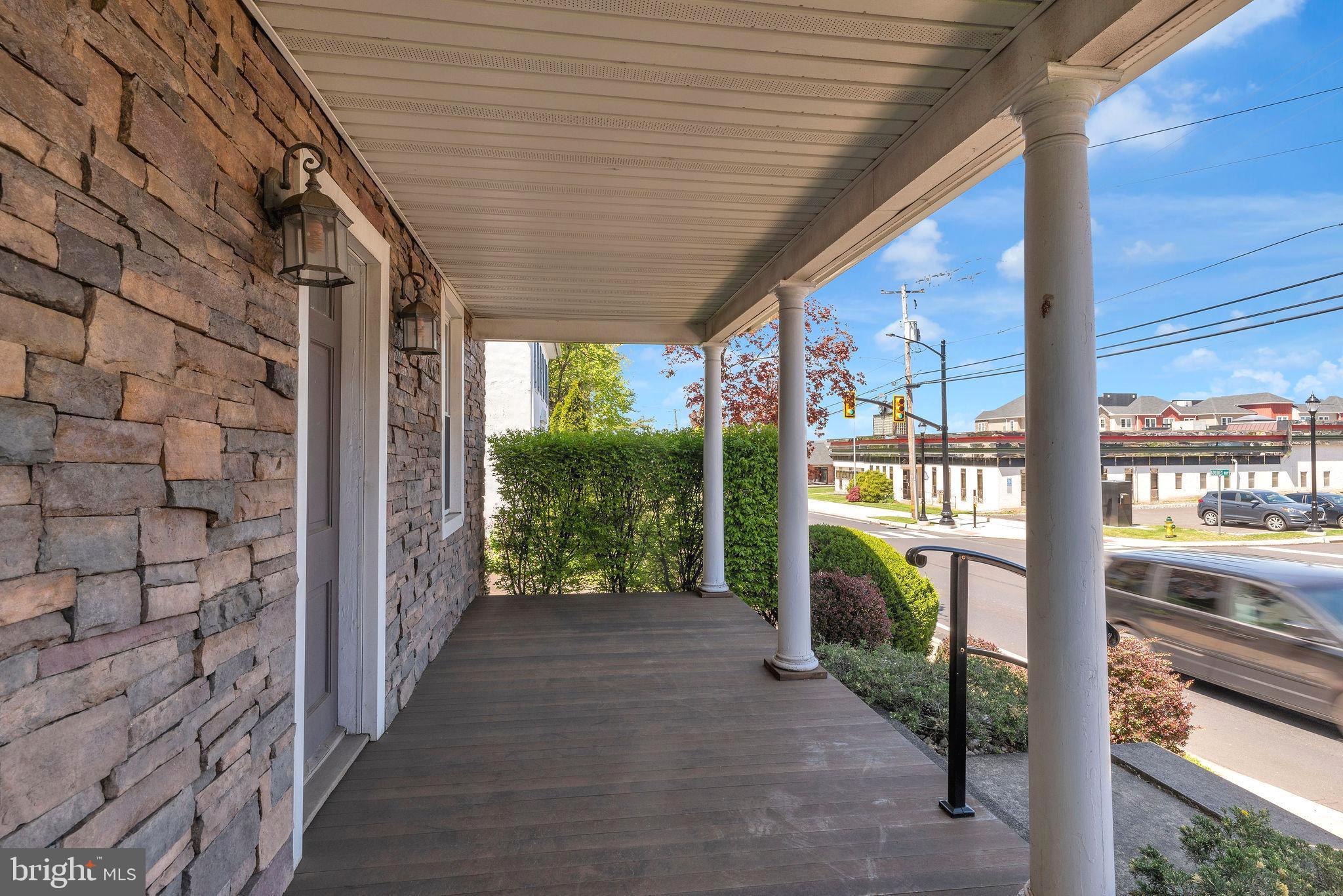 128 N Main St