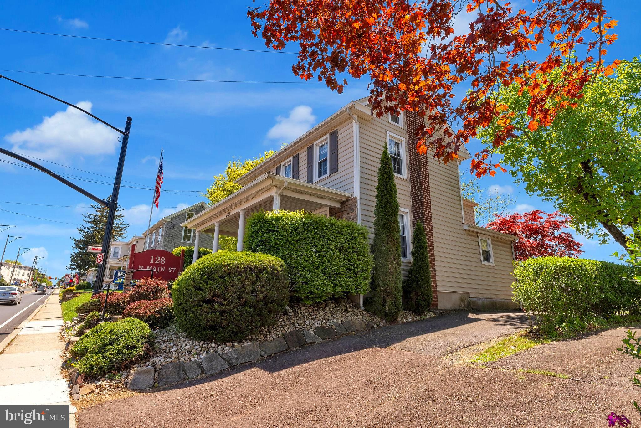 128 N Main St