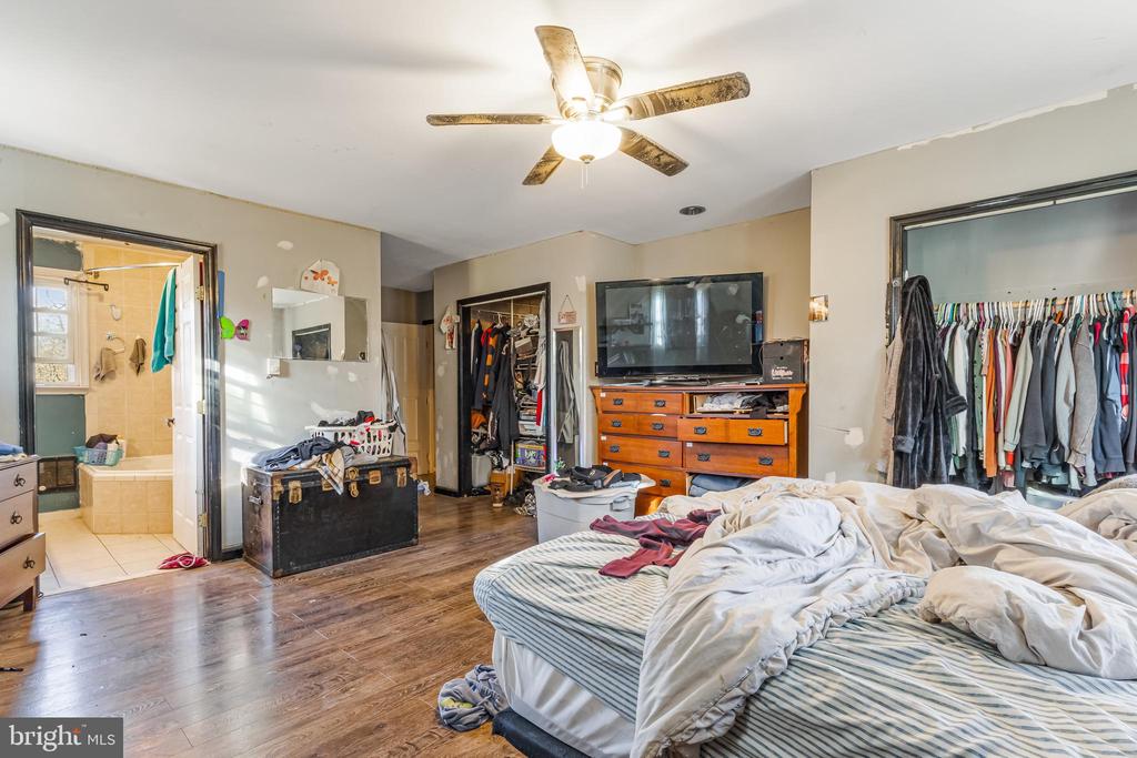 1230 Benn Ln