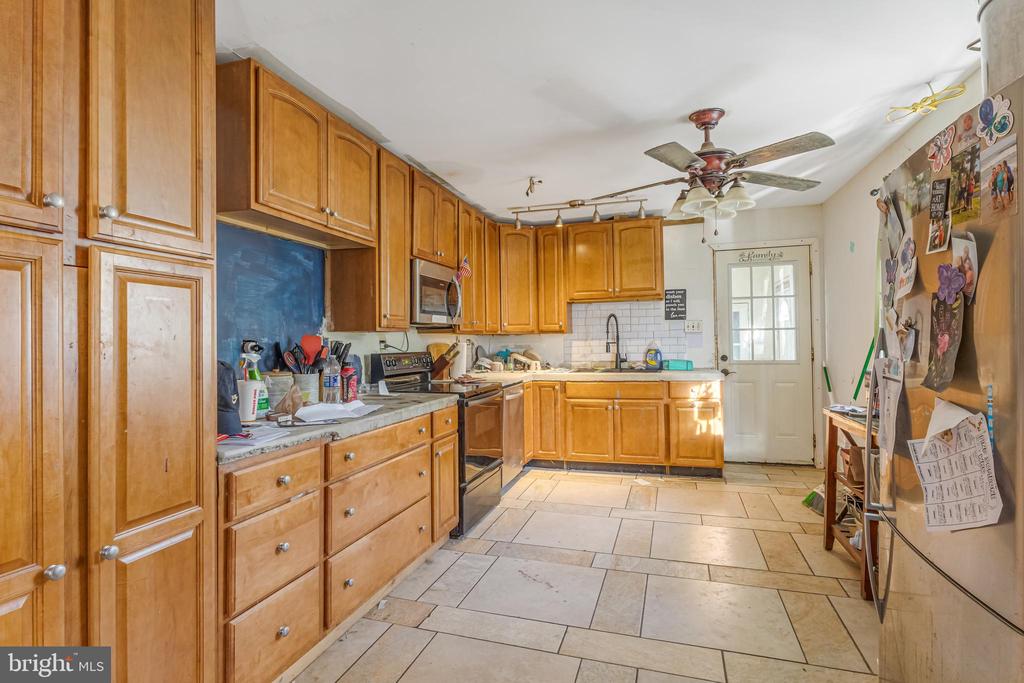 1230 Benn Ln
