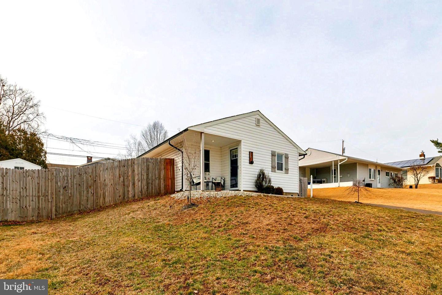 11 Tall Pine Ln