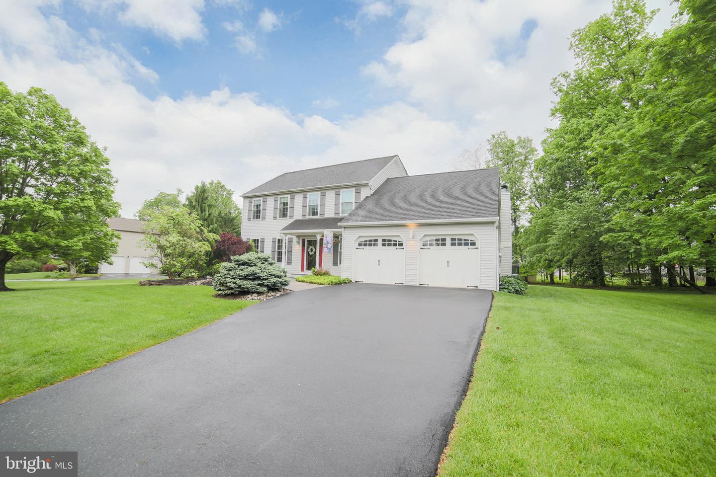 16 Red Oak Dr