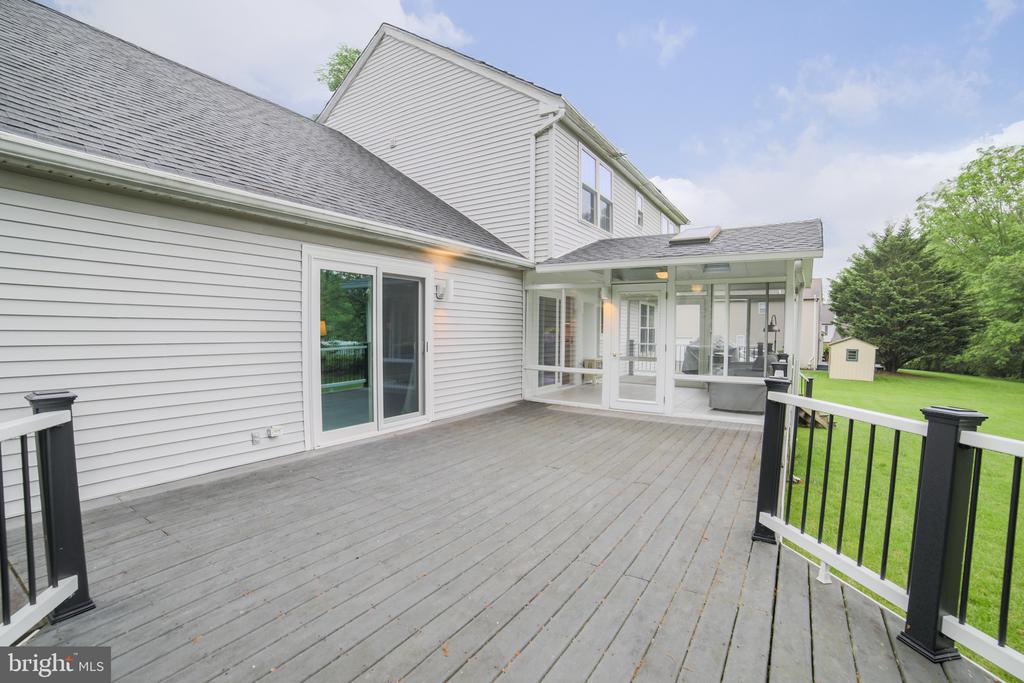 16 Red Oak Dr