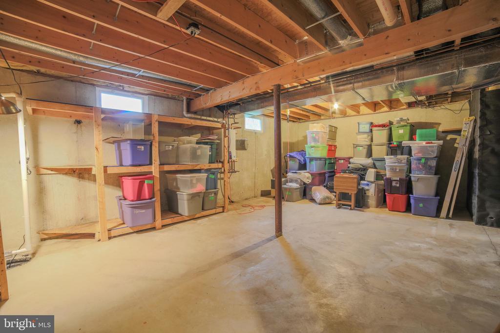 16 Red Oak Dr