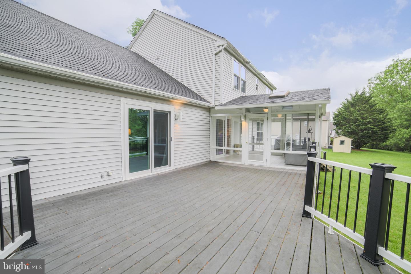 16 Red Oak Dr