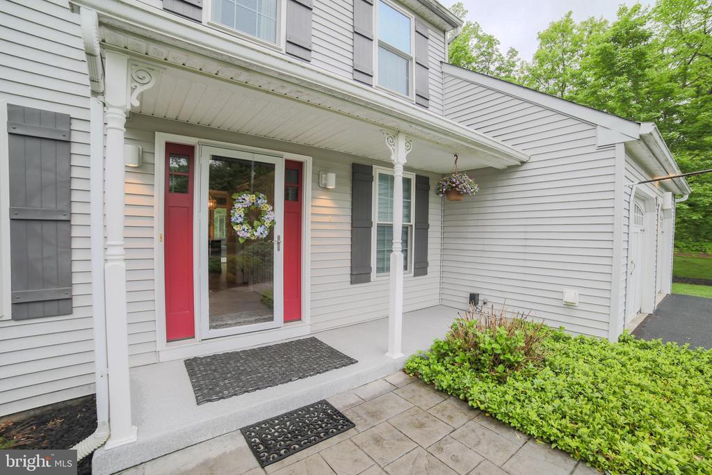 16 Red Oak Dr
