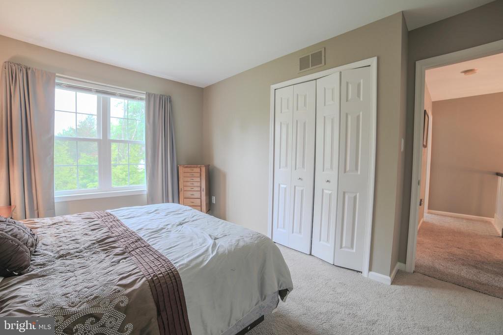 16 Red Oak Dr