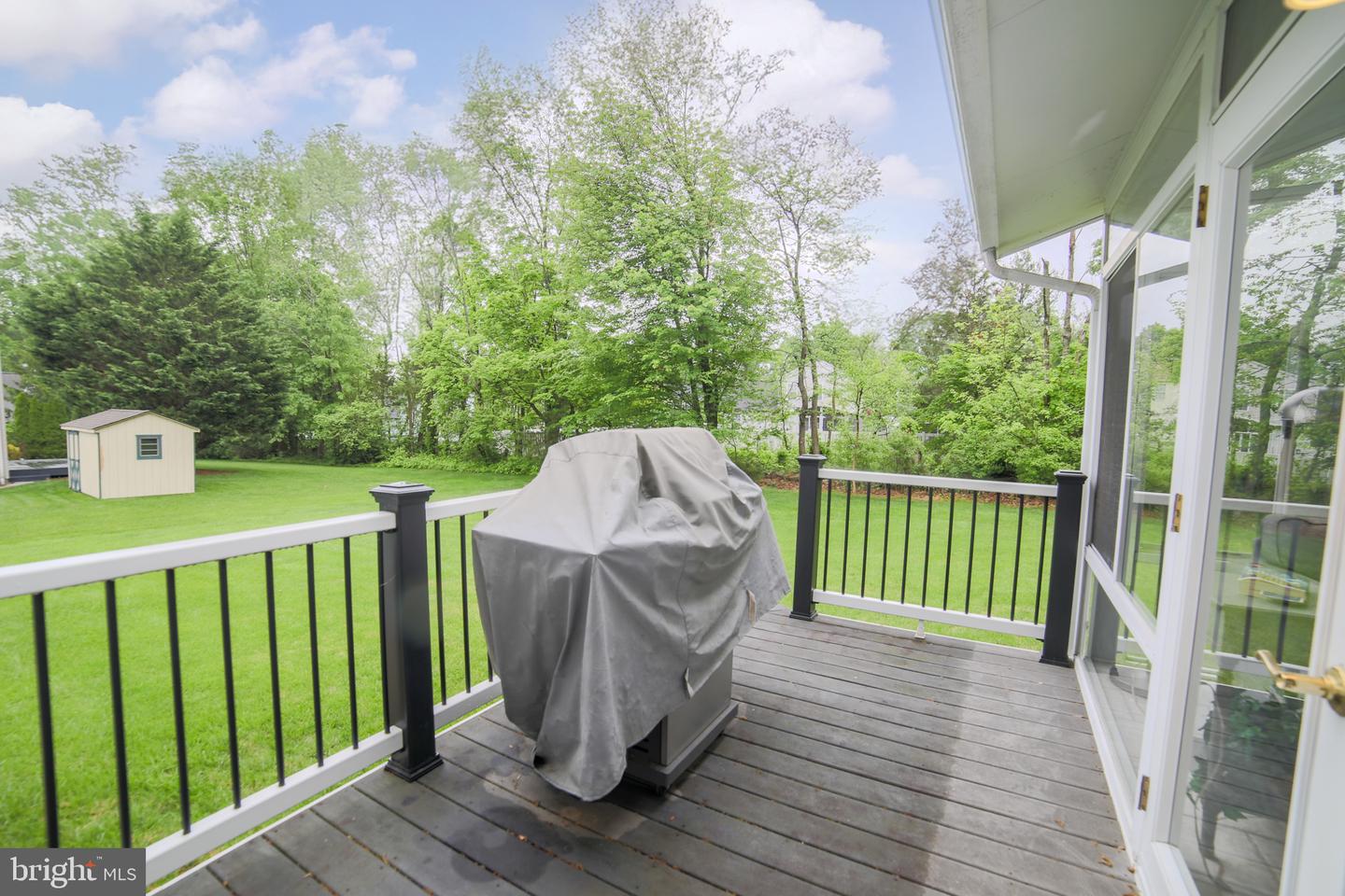 16 Red Oak Dr