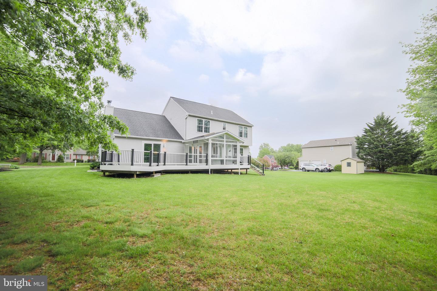 16 Red Oak Dr