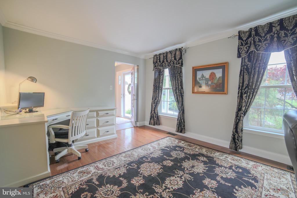 16 Red Oak Dr