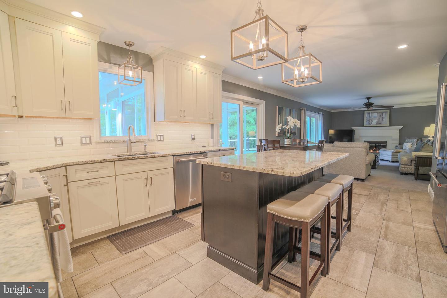 16 Red Oak Dr