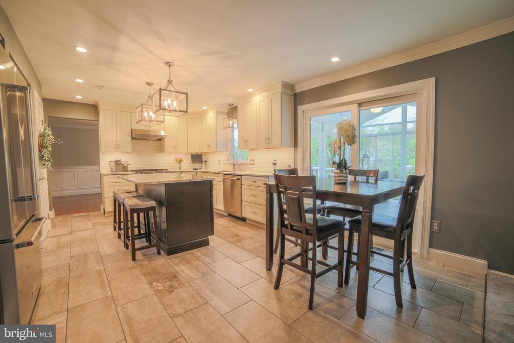16 Red Oak Dr