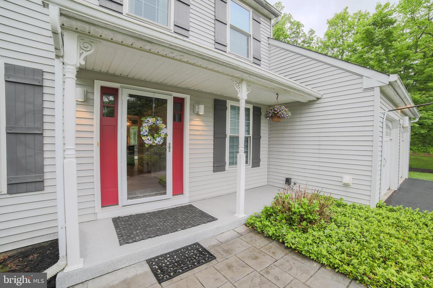 16 Red Oak Dr