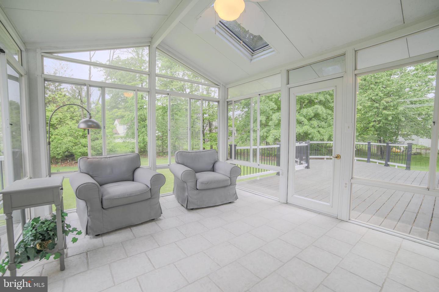 16 Red Oak Dr
