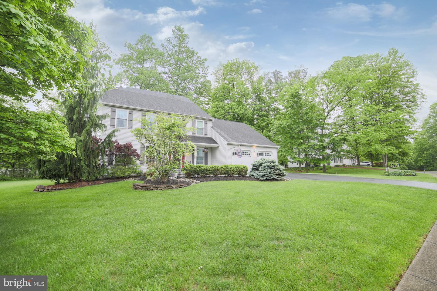 16 Red Oak Dr