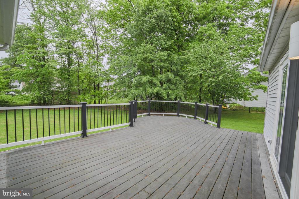 16 Red Oak Dr