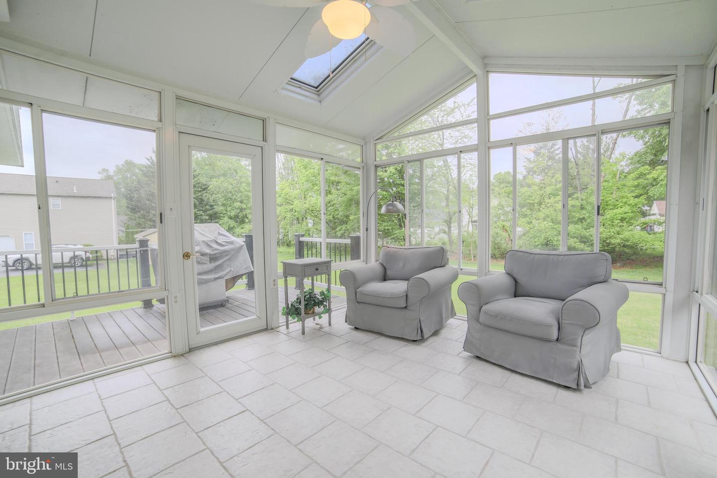 16 Red Oak Dr