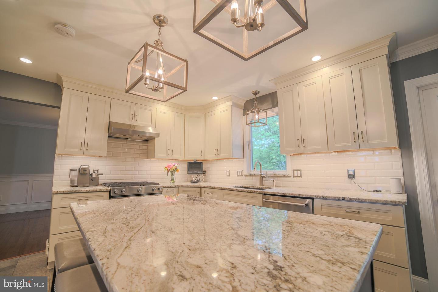 16 Red Oak Dr