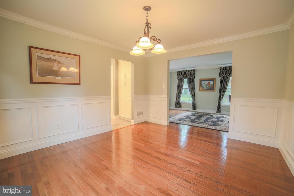 16 Red Oak Dr