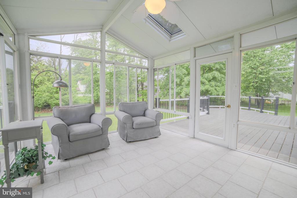 16 Red Oak Dr