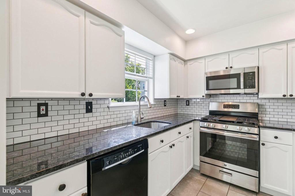 5531 Rinker Cir