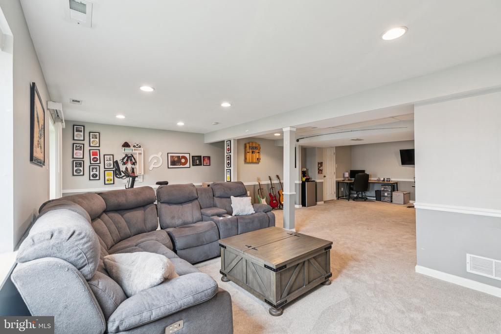 3769 SWETLAND DRIVE