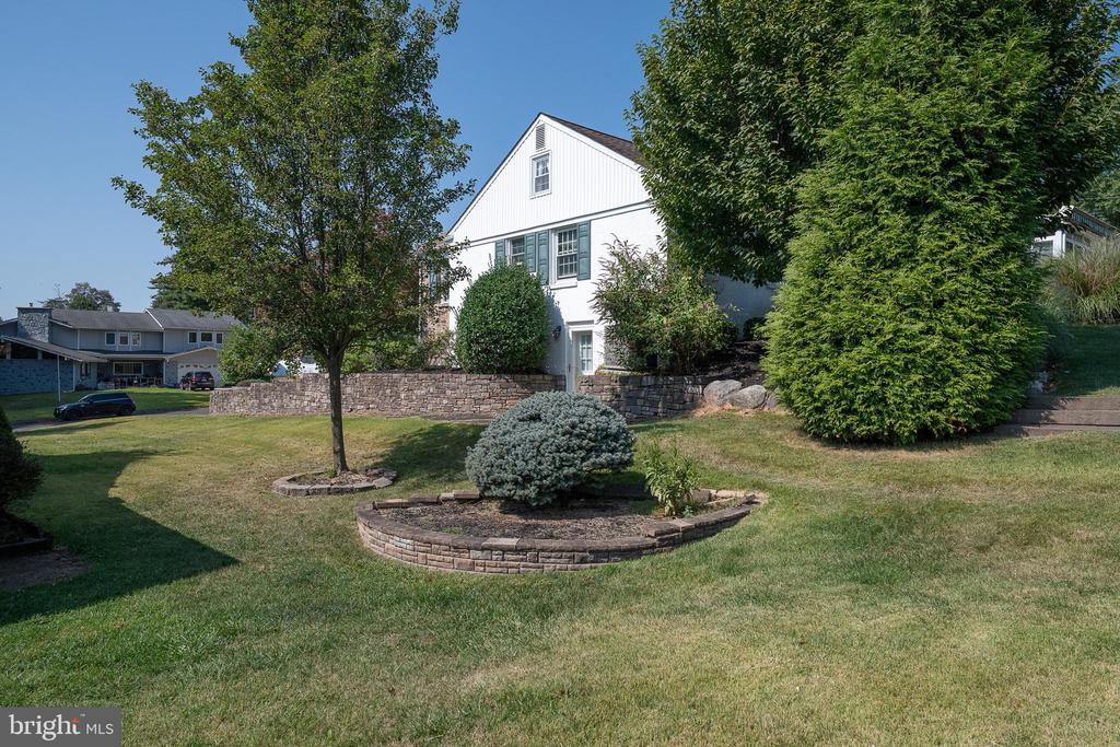721 BUTTERCUP DRIVE