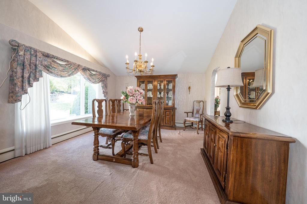 721 BUTTERCUP DRIVE
