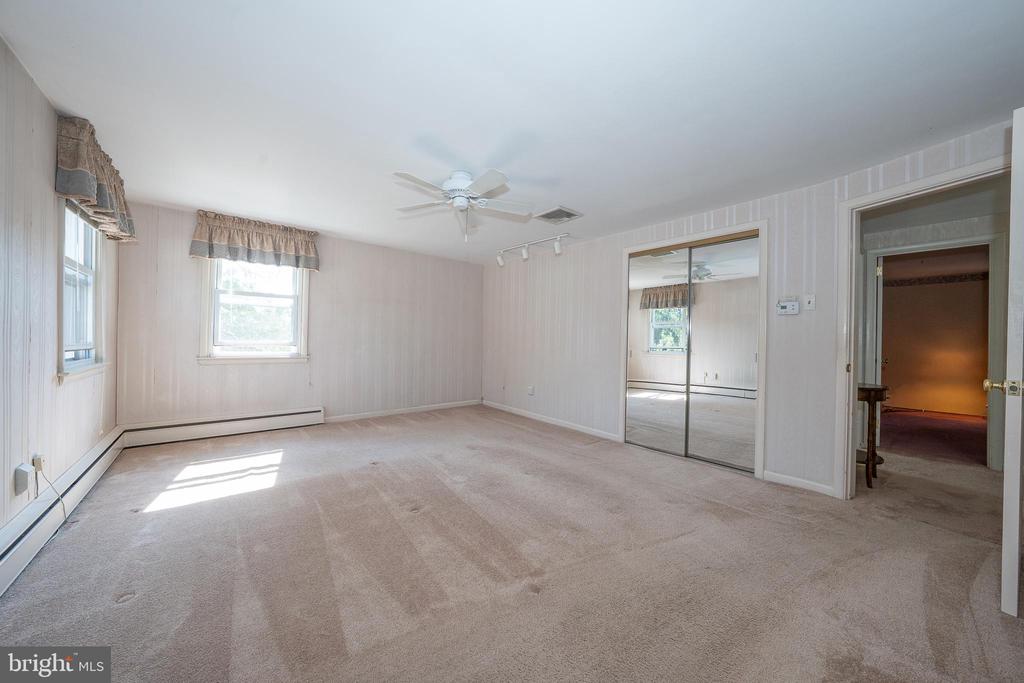 721 BUTTERCUP DRIVE