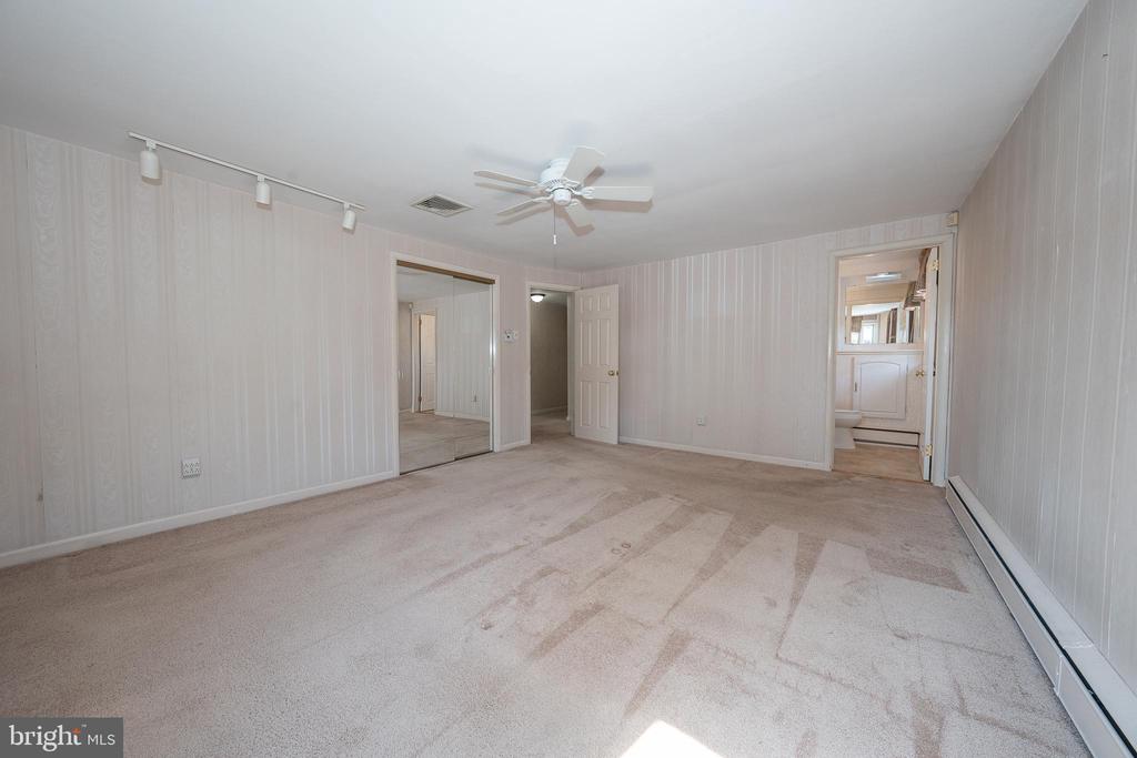 721 BUTTERCUP DRIVE