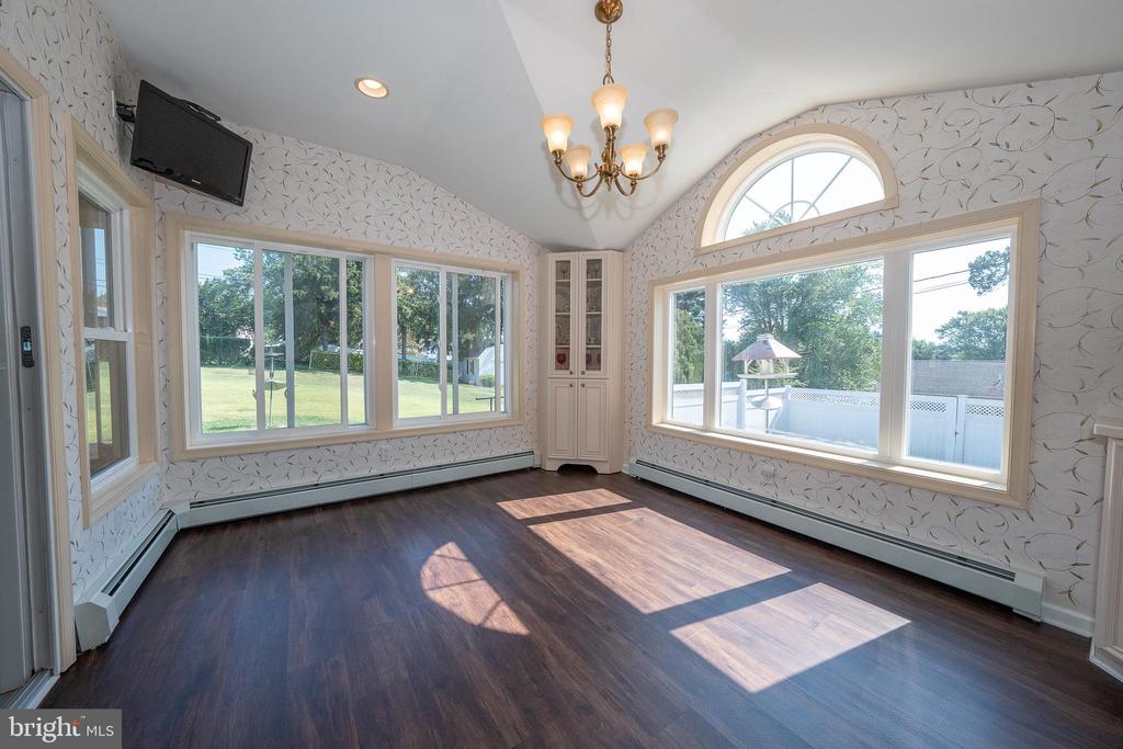 721 BUTTERCUP DRIVE