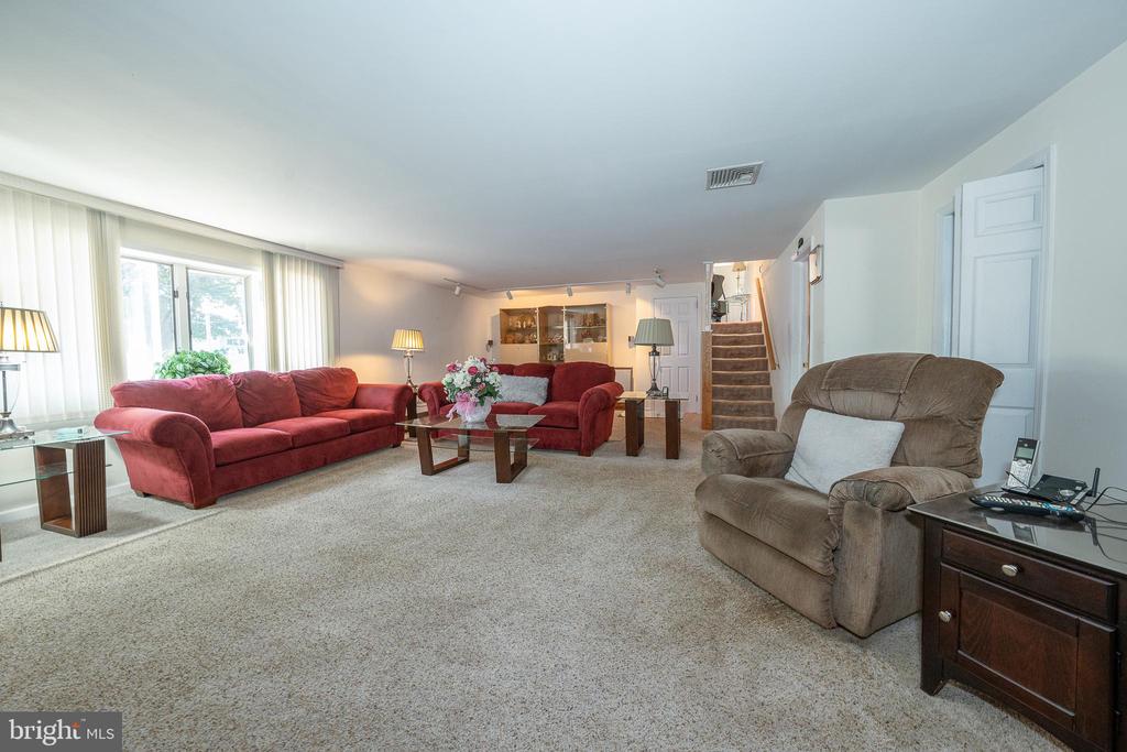 721 BUTTERCUP DRIVE
