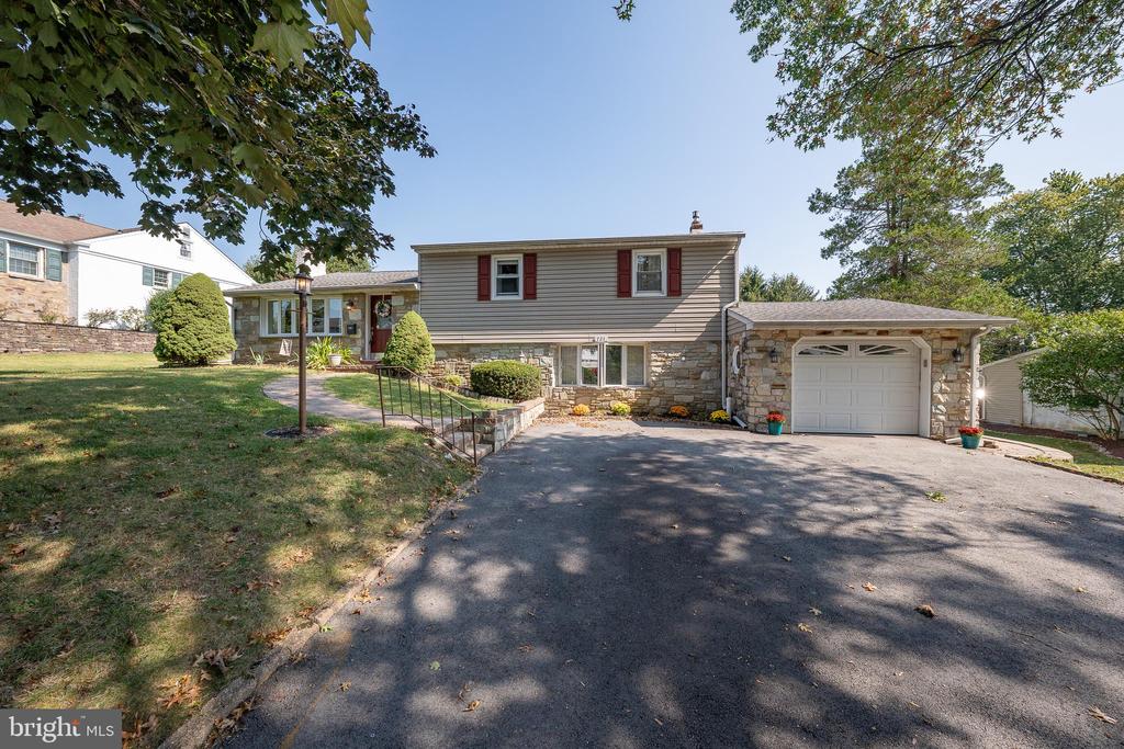 721 BUTTERCUP DRIVE
