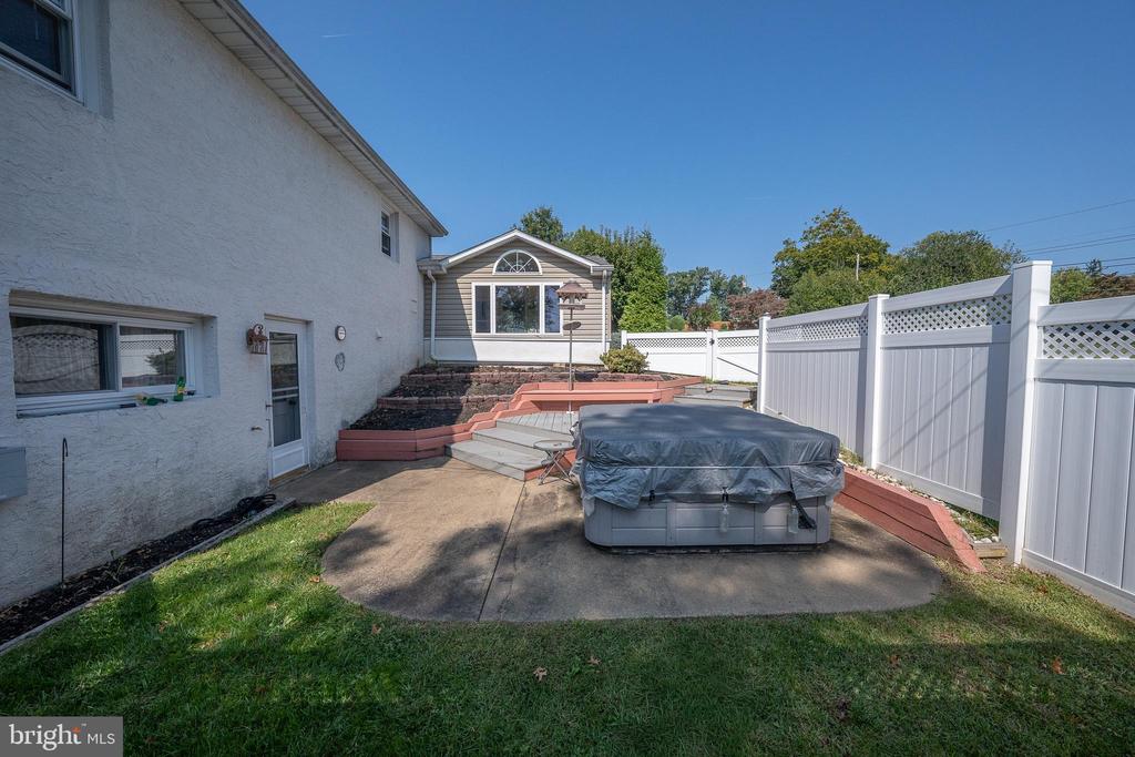 721 BUTTERCUP DRIVE