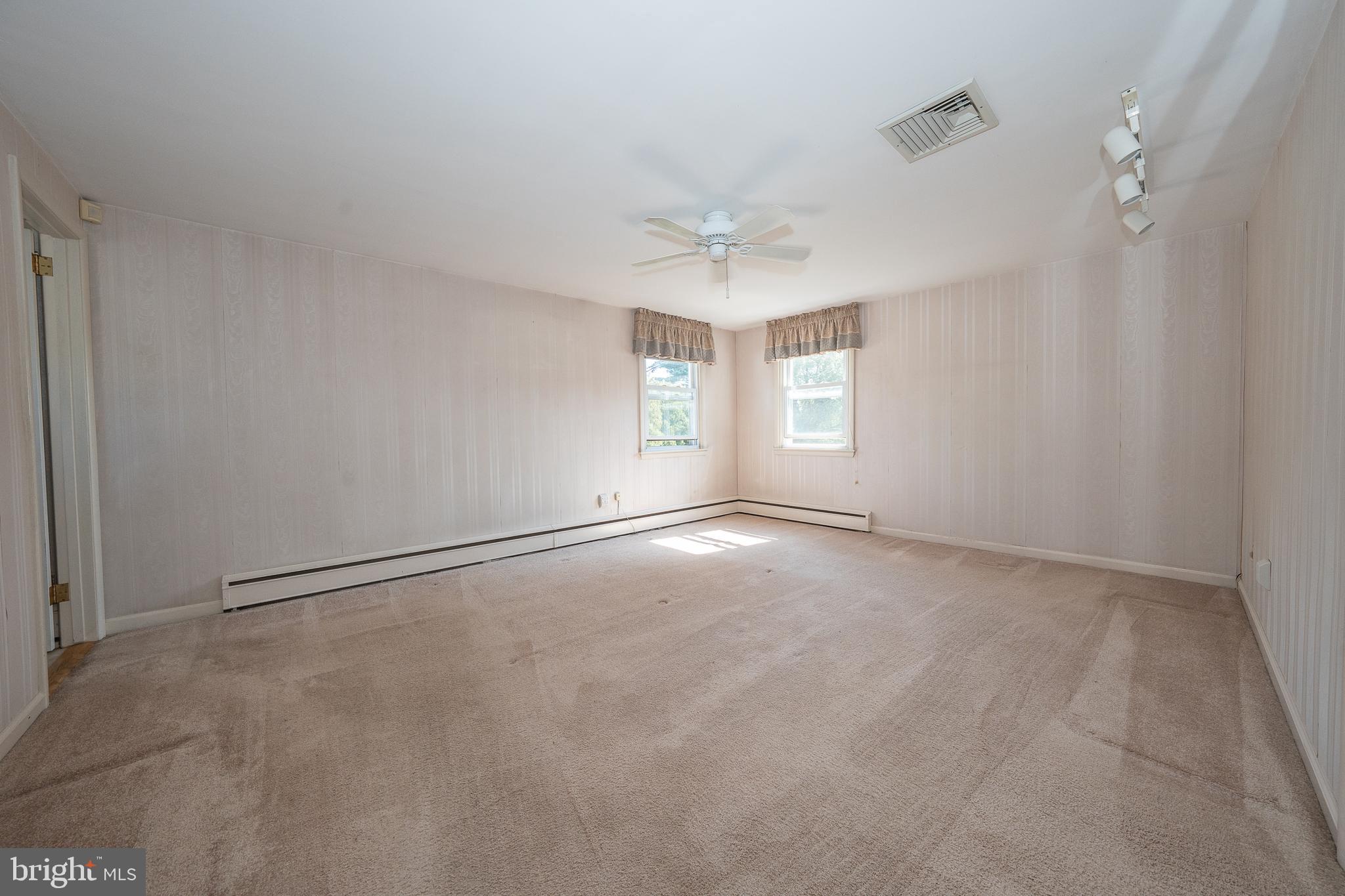 721 BUTTERCUP DRIVE