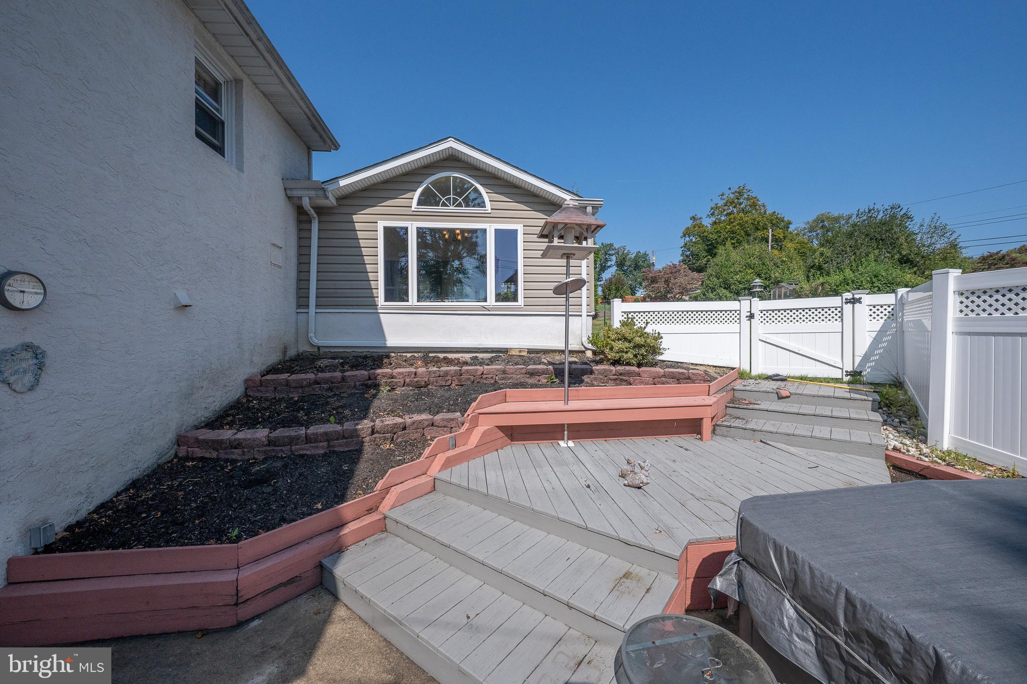 721 BUTTERCUP DRIVE