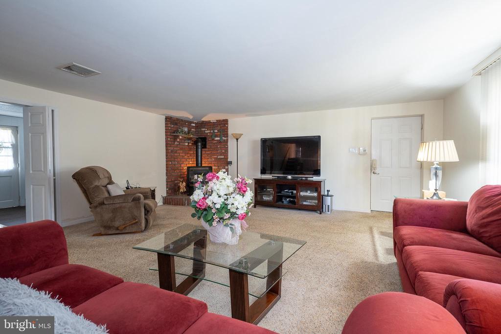721 BUTTERCUP DRIVE