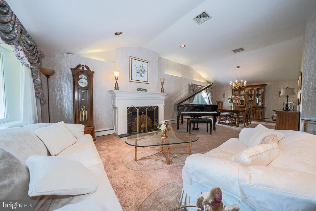 721 BUTTERCUP DRIVE