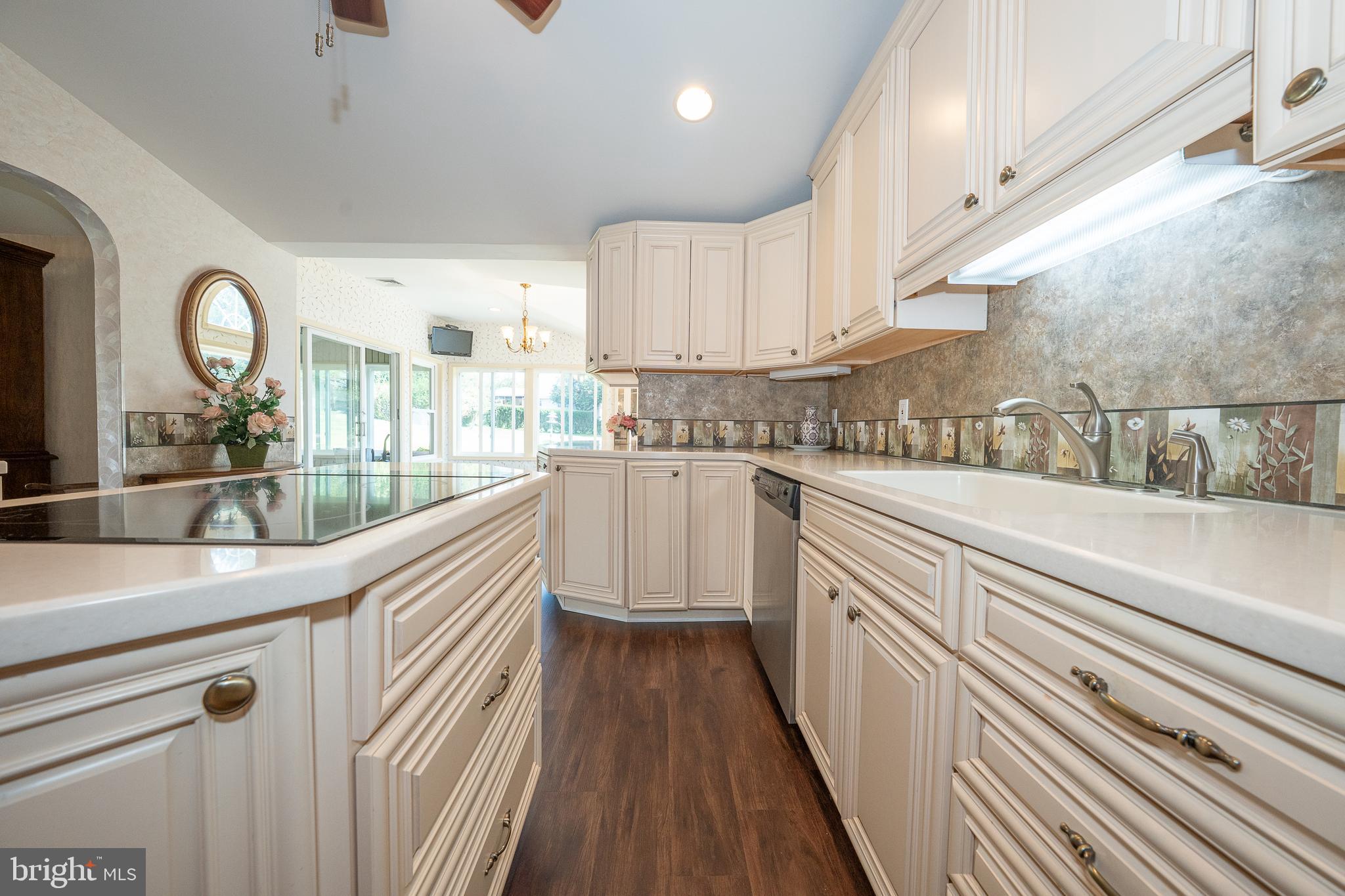 721 BUTTERCUP DRIVE