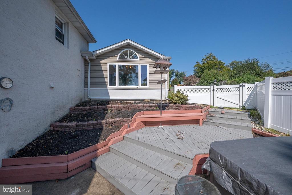 721 BUTTERCUP DRIVE